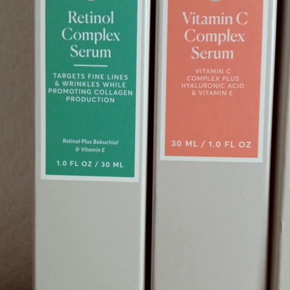 Facial serum bundle, cleanser, brushes - Picture 2 of 8